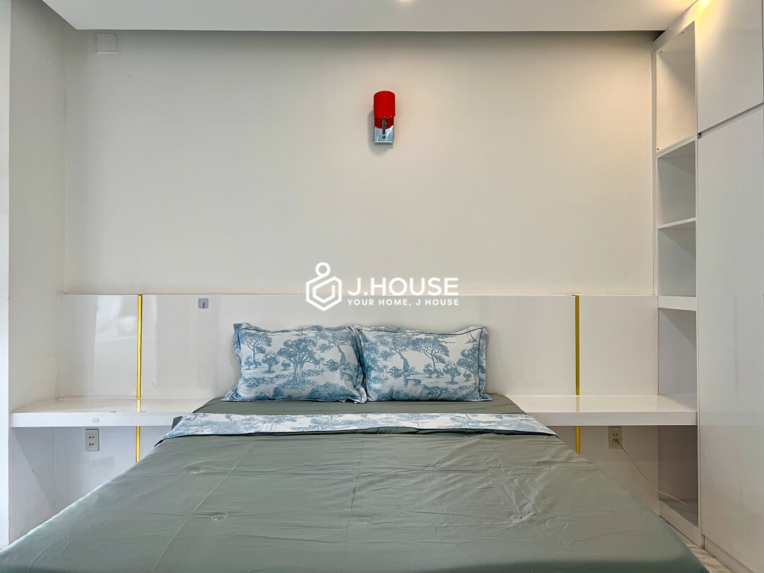 Spacious 1 BR apartment for rent on Nguyen Huu Canh Street, Binh Thanh District