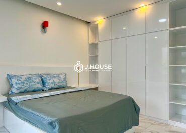 Spacious 1 BR apartment for rent on Nguyen Huu Canh Street, Binh Thanh District