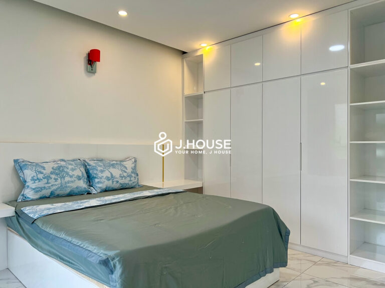 Spacious 1 BR apartment for rent on Nguyen Huu Canh Street, Binh Thanh District