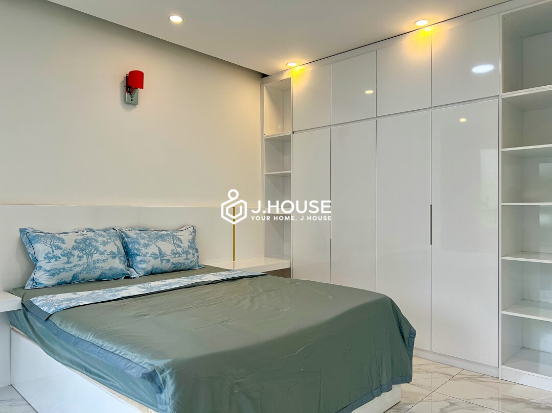 Spacious 1 BR apartment for rent on Nguyen Huu Canh Street, Binh Thanh District