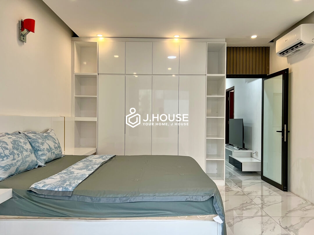 Spacious 1 BR apartment for rent on Nguyen Huu Canh Street, Binh Thanh District