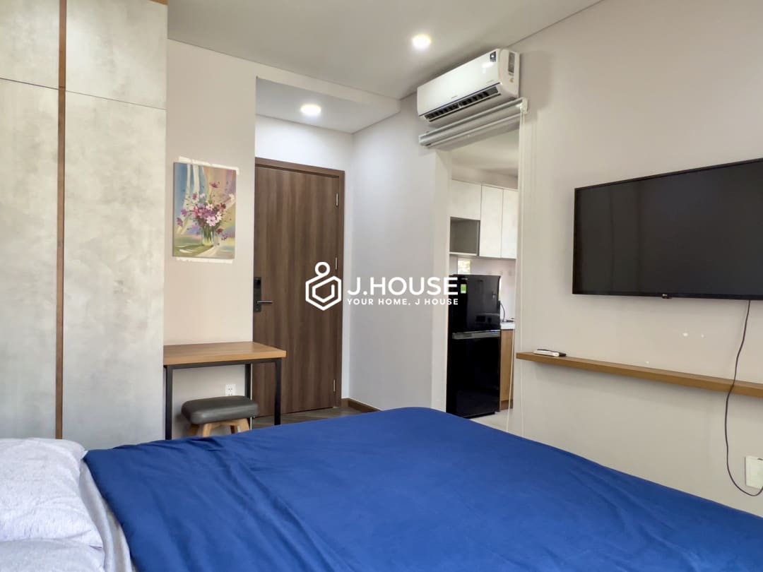 Studio apartment for rent with washer at AV House, District 3, HCMC