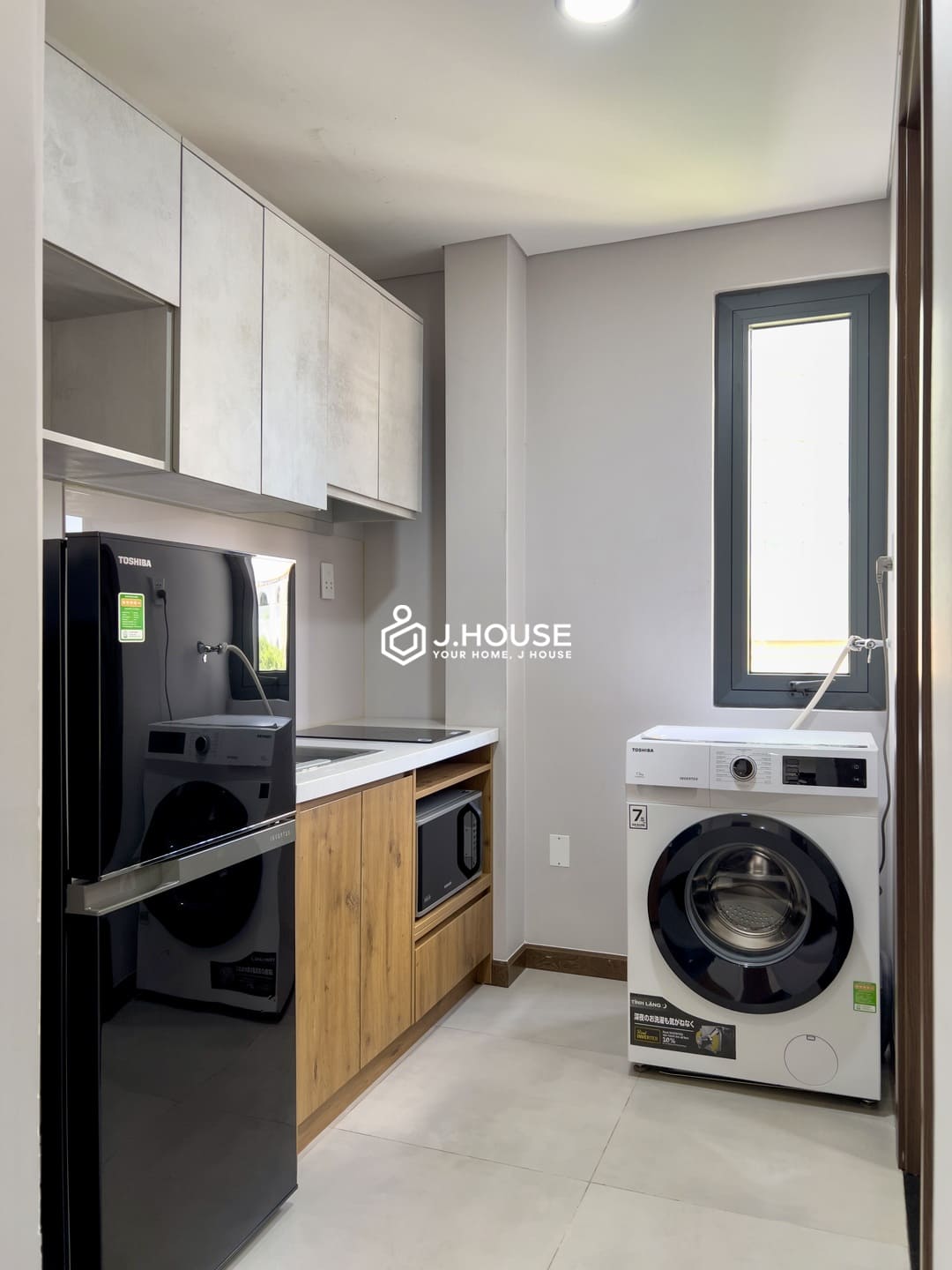 Studio apartment for rent with washer at AV House, District 3, HCMC