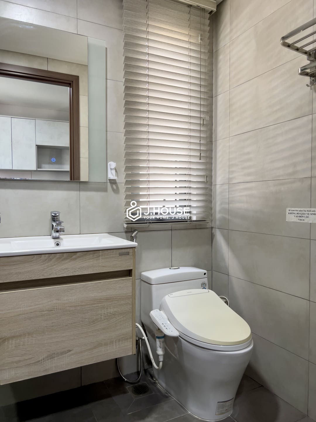 Studio apartment for rent with washer at AV House, District 3, HCMC