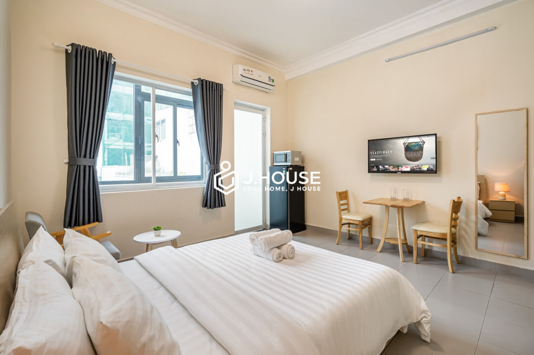 Fully furnished serviced apartment for rent near central park in District 1, HCMC