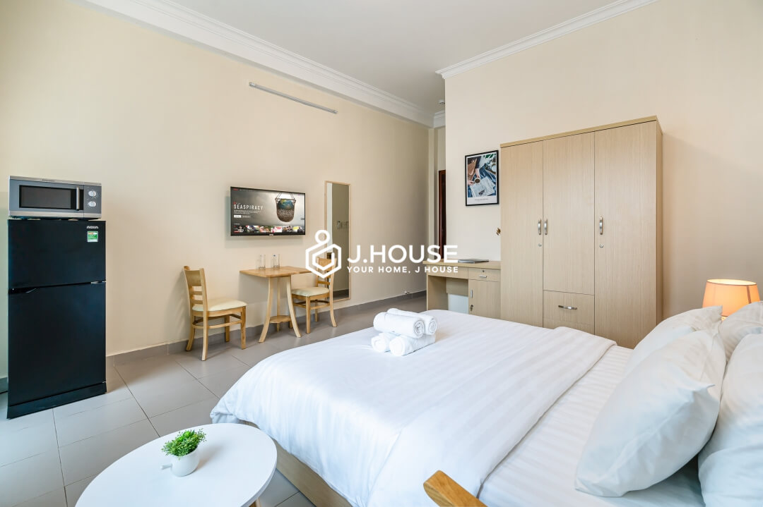 Fully furnished serviced apartment for rent near central park in District 1, HCMC