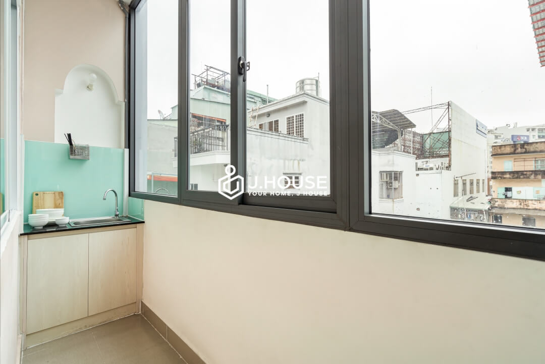 Fully furnished serviced apartment for rent near central park in District 1, HCMC