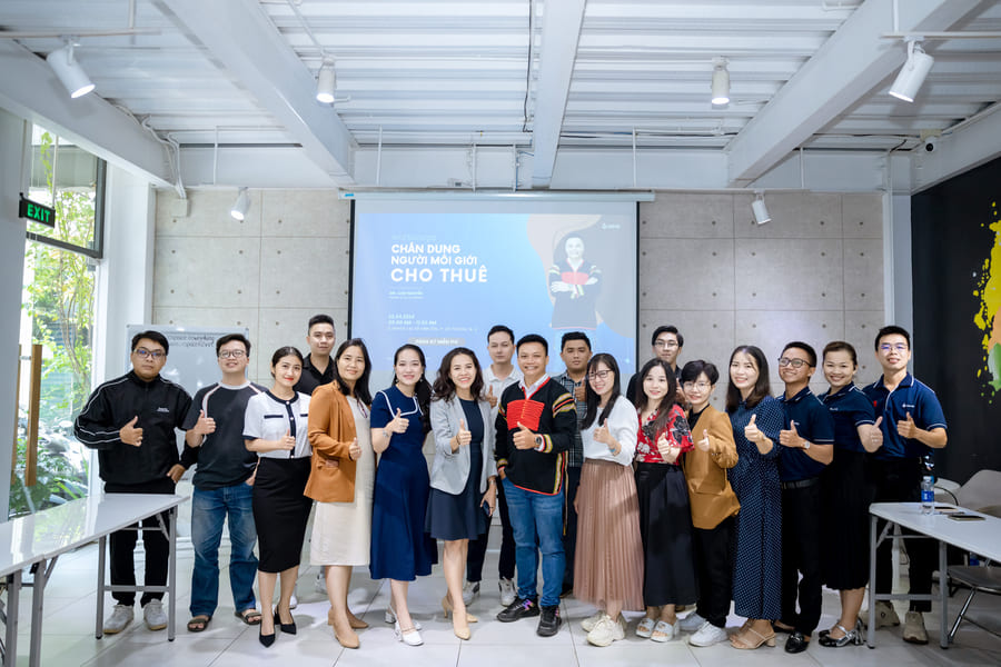 JHouse–Where-Great-Homes-Meet-Great-People-0