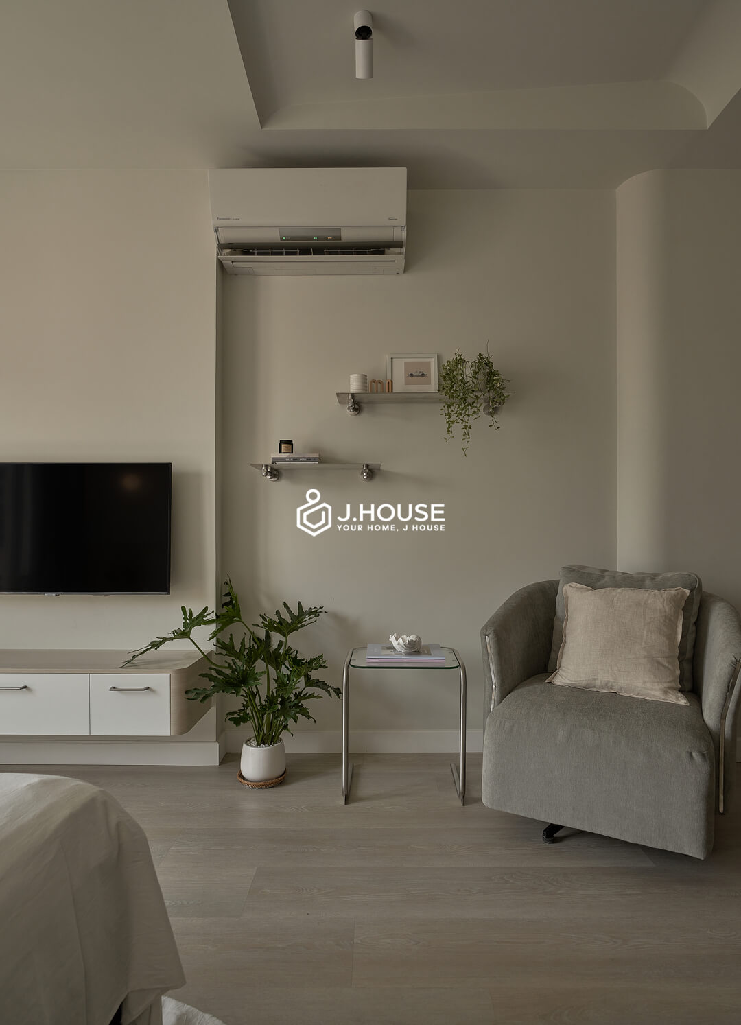 Modern 1br apartment for rent at LB Boutique Apartments, District 1, HCM