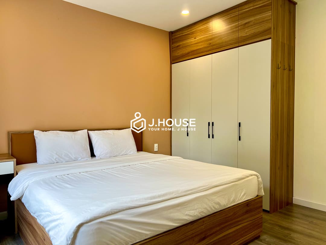 Spacious 1br apartment with pool, gym and sauna at The Huge Apartment, Thao Dien, D2