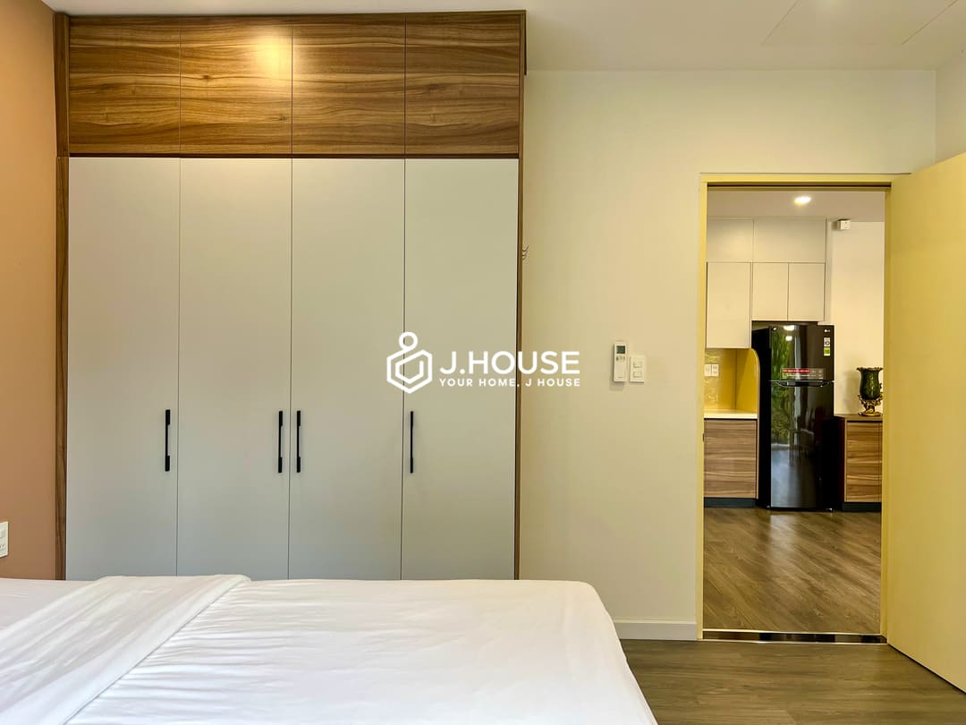 Spacious 1br apartment with pool, gym and sauna at The Huge Apartment, Thao Dien, D2