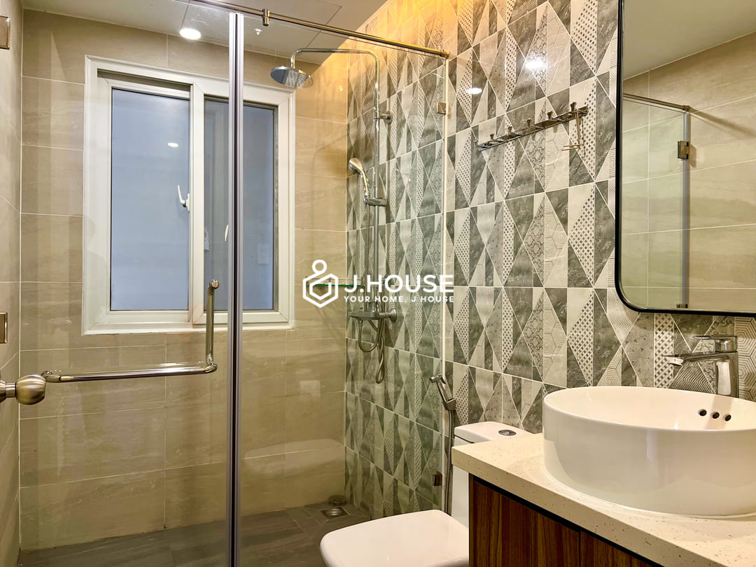 Spacious 1br apartment with pool, gym and sauna at The Huge Apartment, Thao Dien, D2
