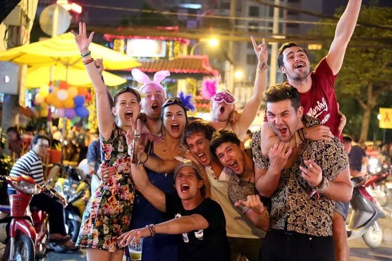 Finding-Your-Tribe-Join-Expat-Communities-in-Ho-Chi-Minh-City-1
