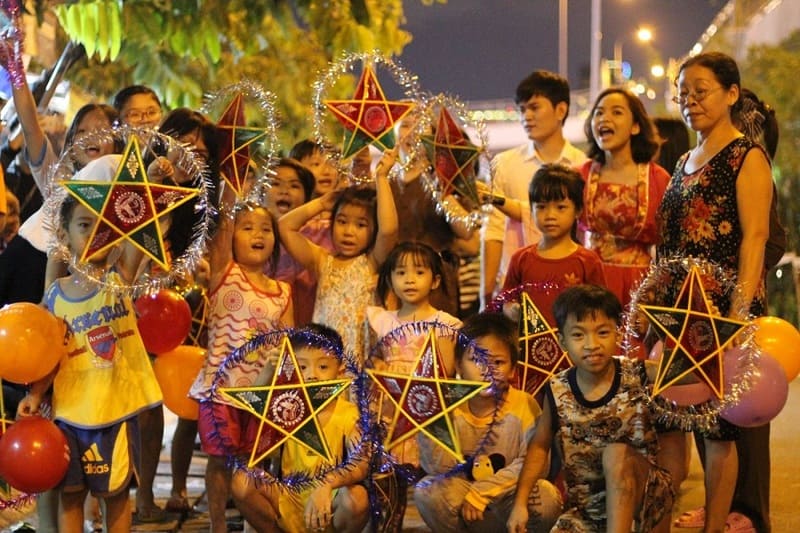 International Student Guide: Friends & Community in HCMC 7 International-Student-Guide-Friends-&-Community-in-HCMC-3