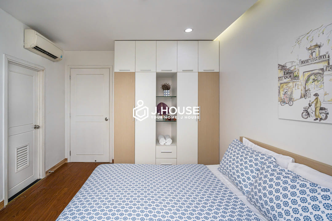 Modern and spacious 2br apartment at International Plaza, District 1