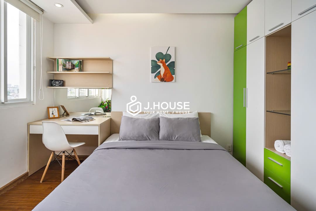 Modern and spacious 2br apartment at International Plaza, District 1