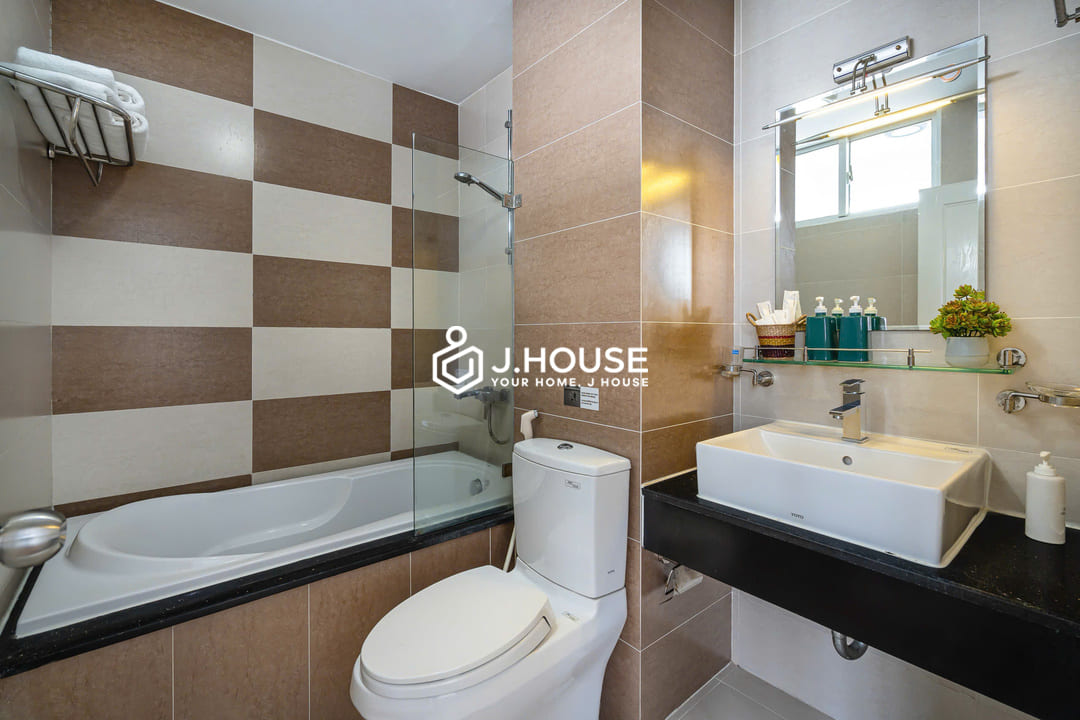 Modern and spacious 2br apartment at International Plaza, District 1