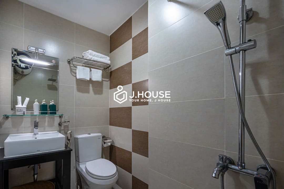Modern and spacious 2br apartment at International Plaza, District 1