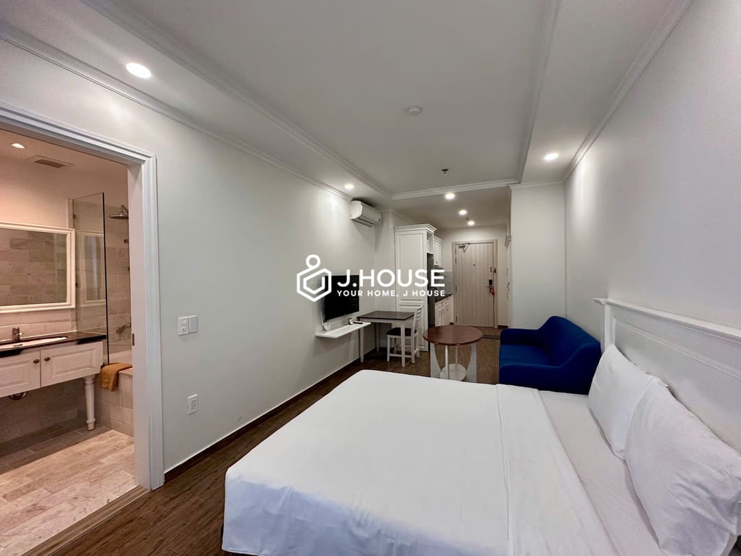 Modern studio Apartment with pool and gym at Genuss Apartment, Thao Dien