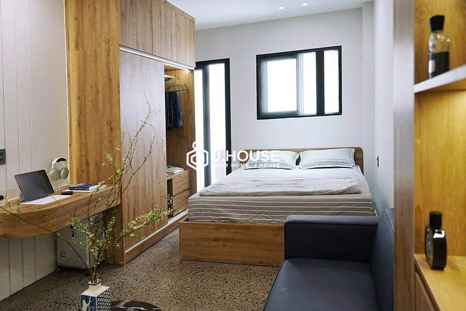 Modern studio apartment in District 1 - Fully furnished, good price