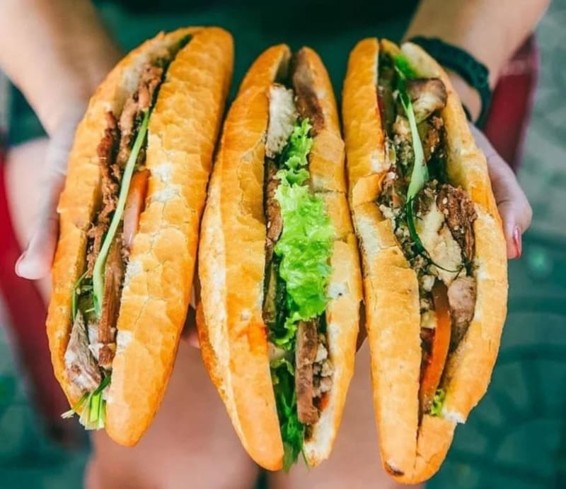 Street Food Guide for International Students in Ho Chi Minh City 8 Street-Food-Guide-for-International-Students-in-Ho-Chi-Minh-City-2