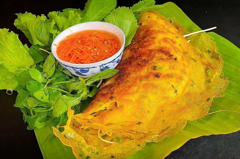 Street Food Guide for International Students in Ho Chi Minh City 9 Street-Food-Guide-for-International-Students-in-Ho-Chi-Minh-City-3