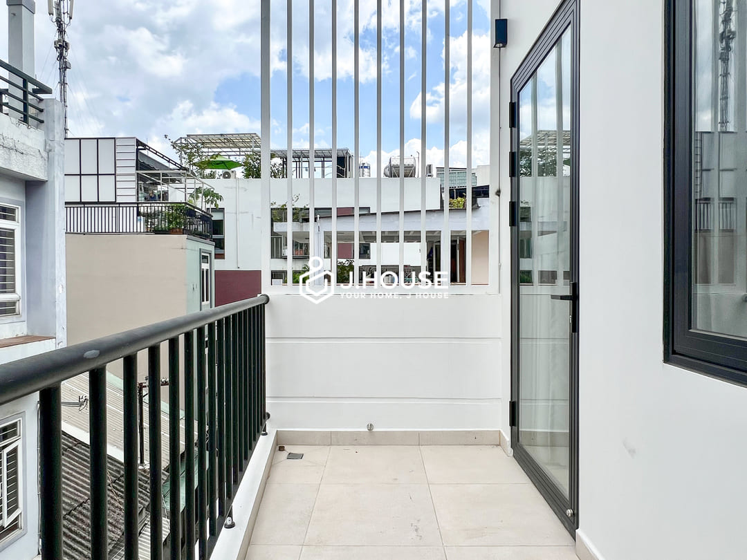 Studio apartment for rent with balcony on Phan Ton street, District 1, HCMC