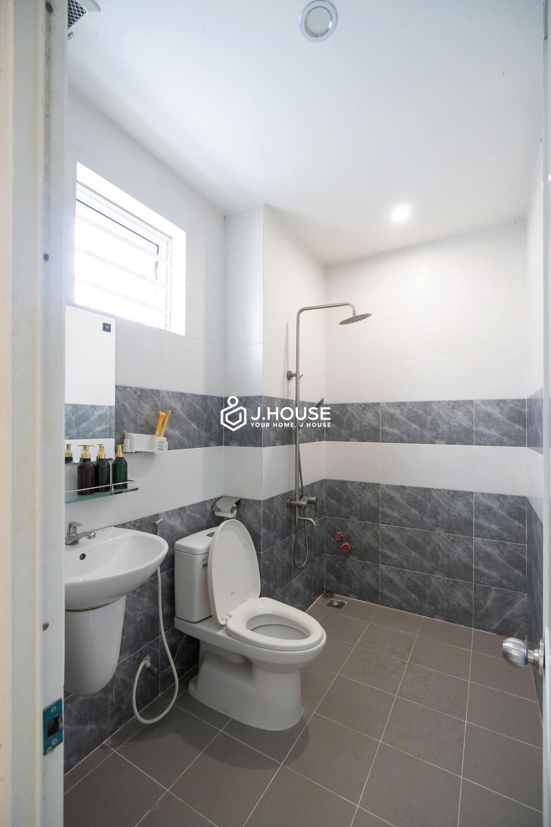 Fully furnished modern apartment at Funky House, Binh Thanh District