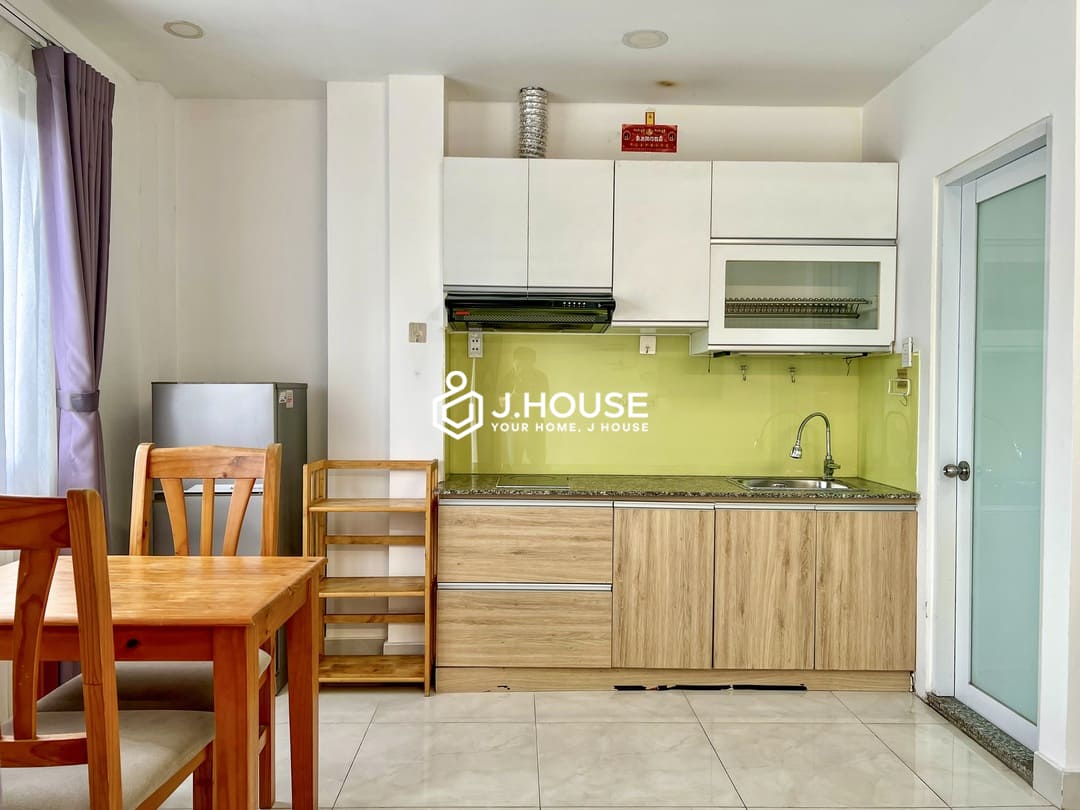 Rent 1 bedroom apartment next to the canal in Binh Thanh District