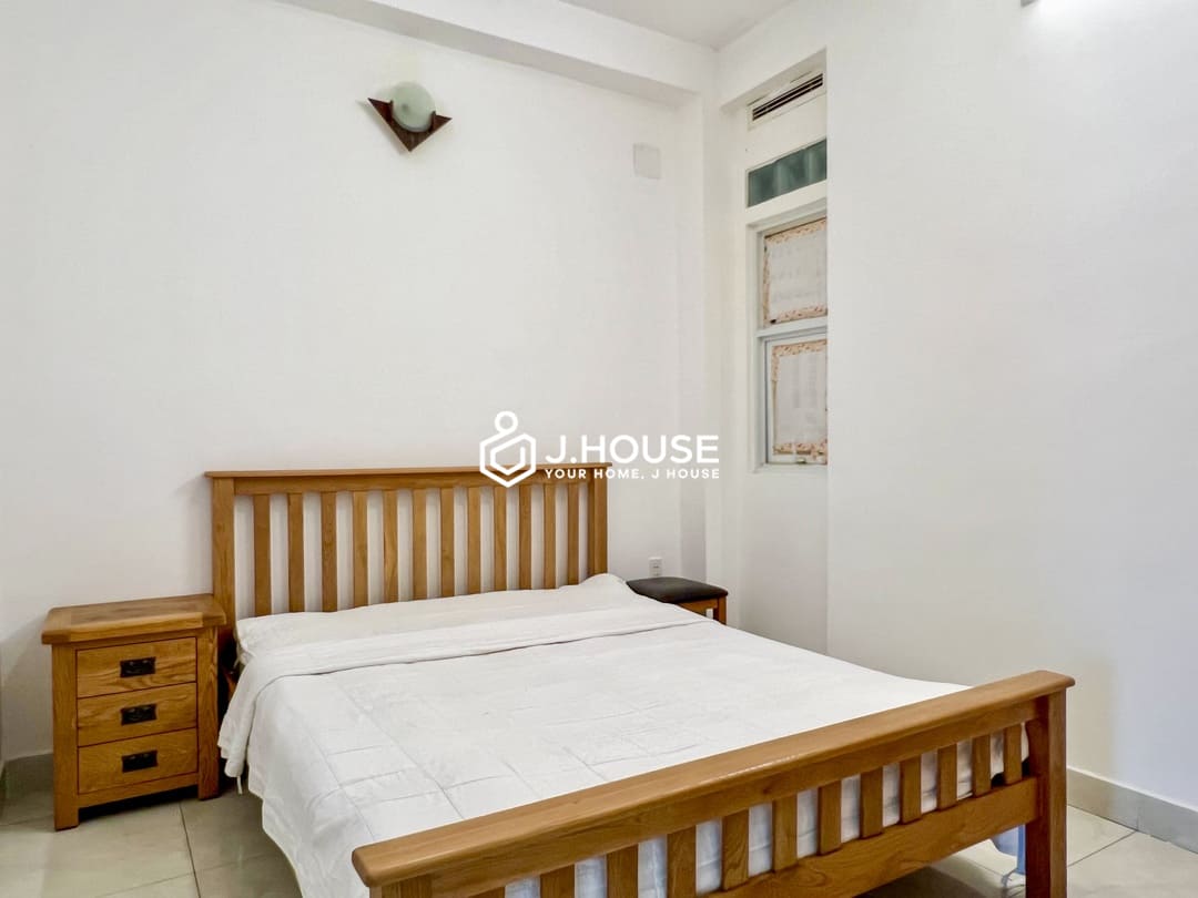 Rent 1 bedroom apartment next to the canal in Binh Thanh District
