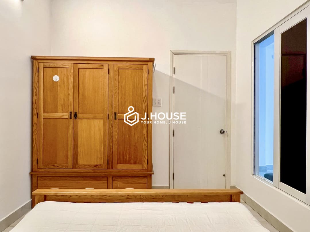 Rent 1 bedroom apartment next to the canal in Binh Thanh District