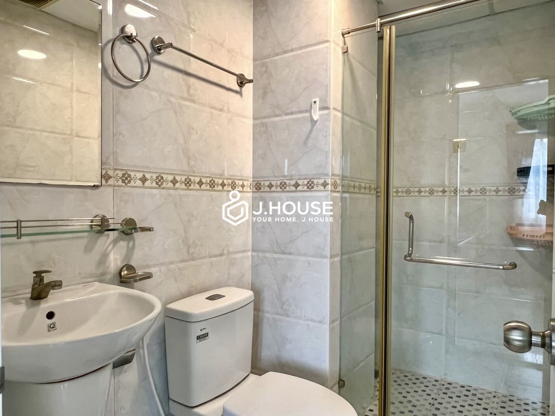 Rent 1 bedroom apartment next to the canal in Binh Thanh District