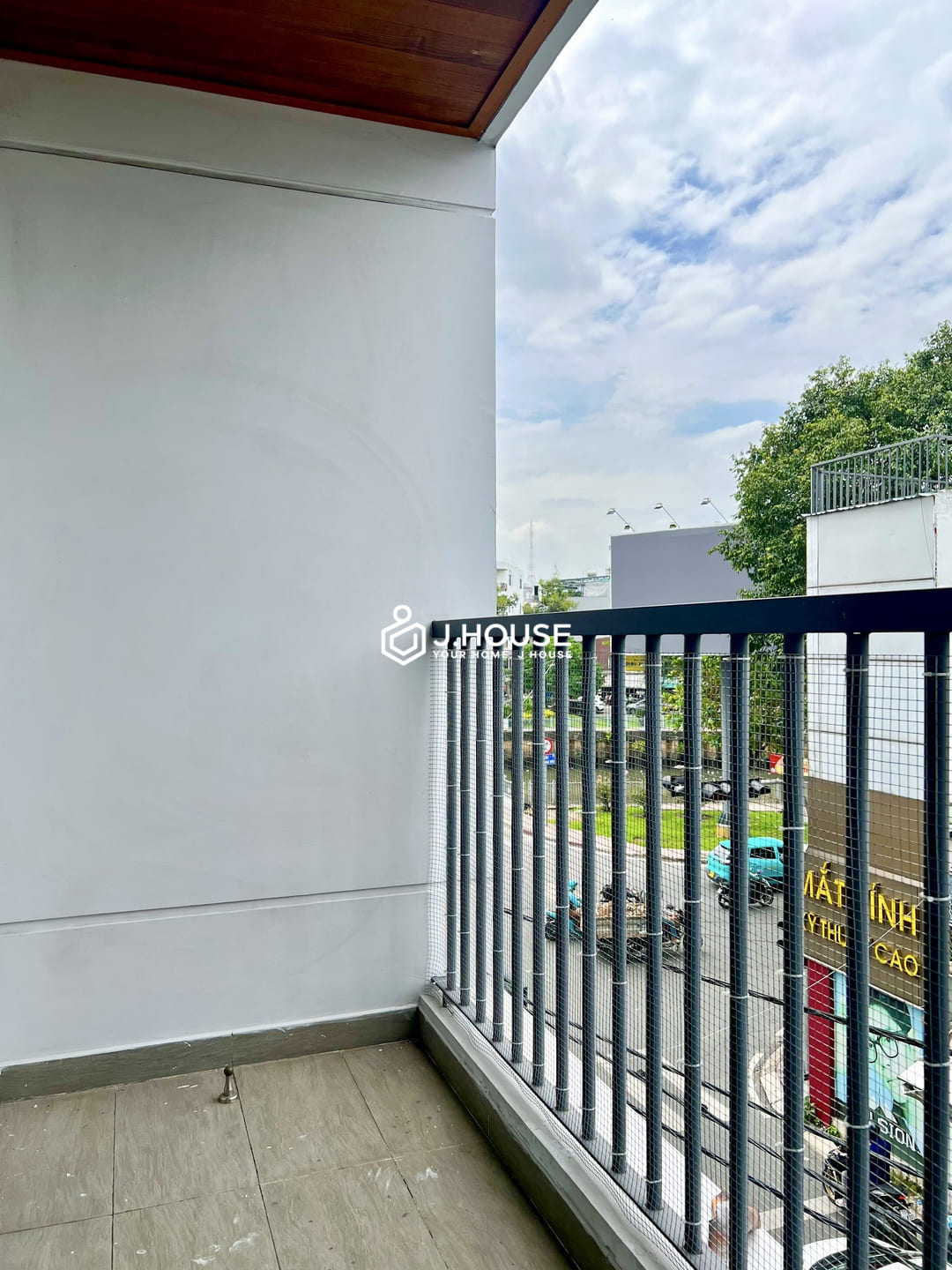 Spacious 2-bedroom apartment with swimming pool in District 3, HCMC