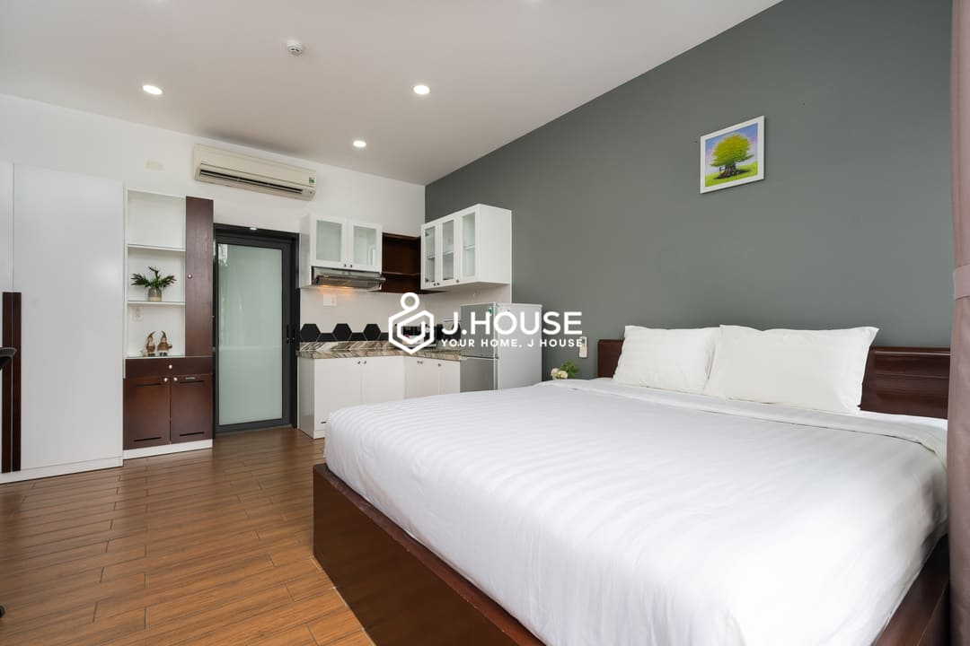 Bright apartment with pool and gym at The Garden Building, District 3, HCM