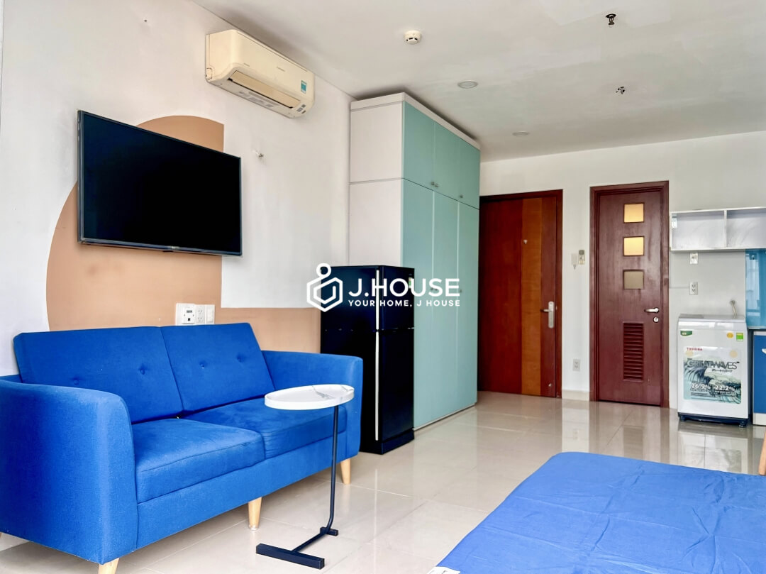 Fully furnished apartment for rent near park in District 1, HCMC