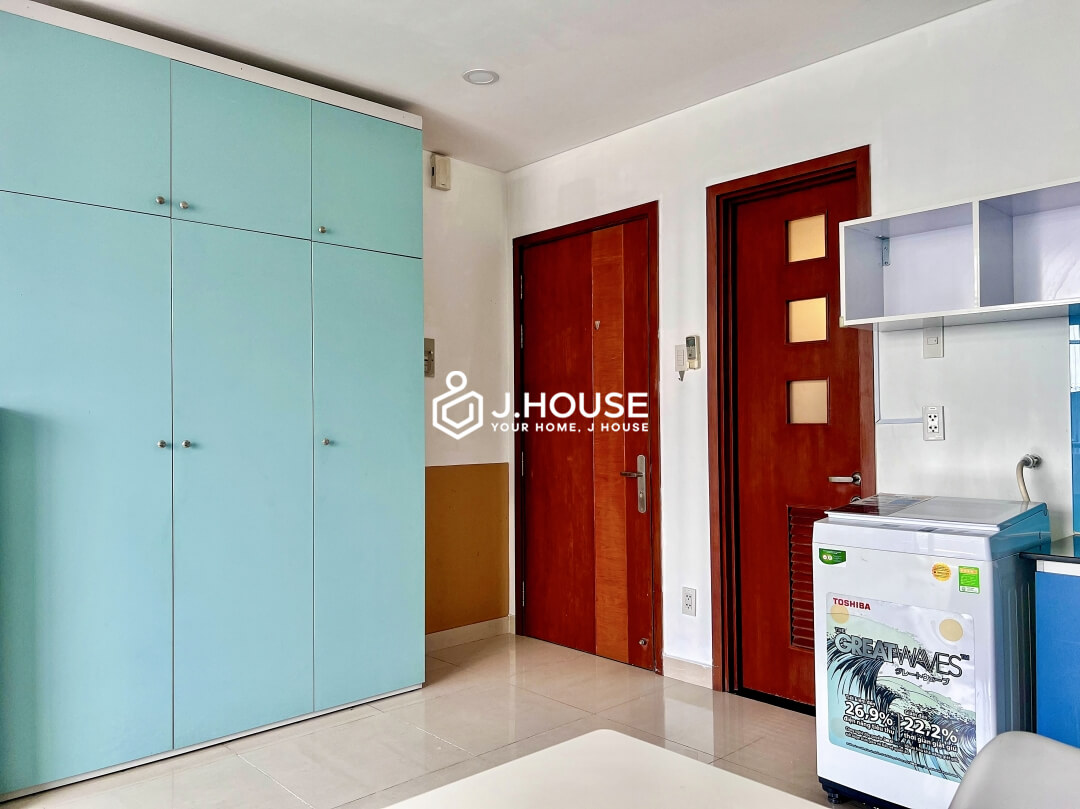 Fully furnished apartment for rent near park in District 1, HCMC