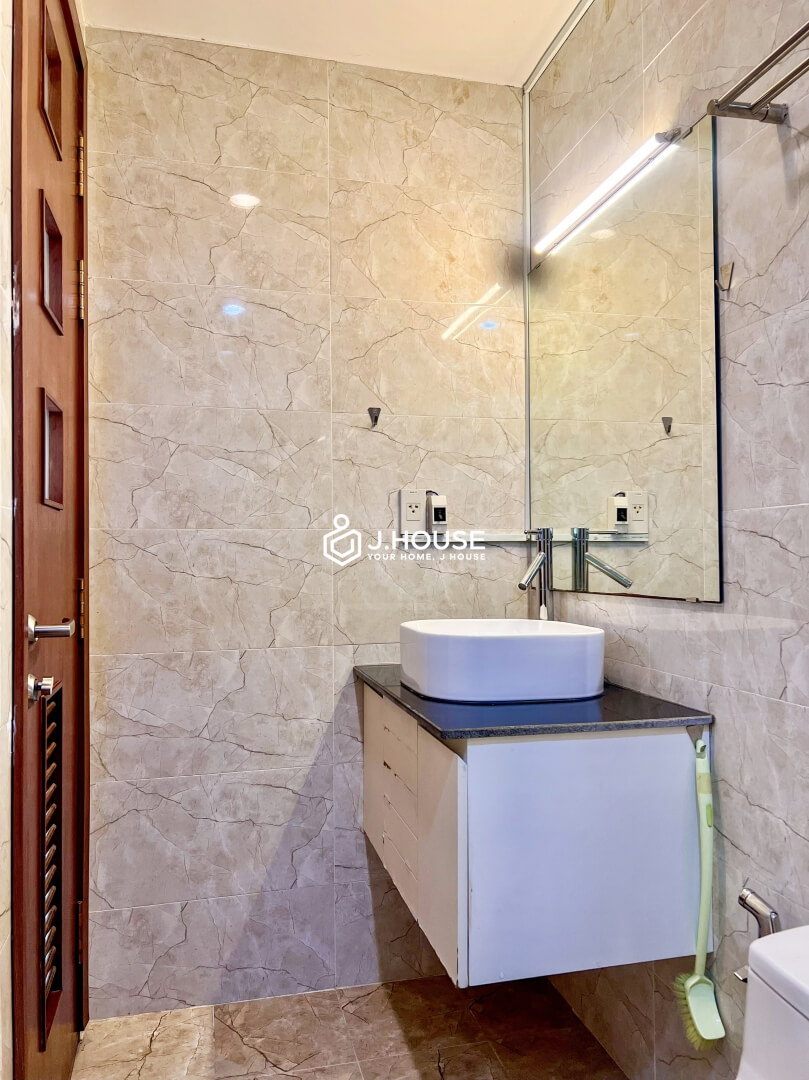 Fully furnished apartment for rent near park in District 1, HCMC