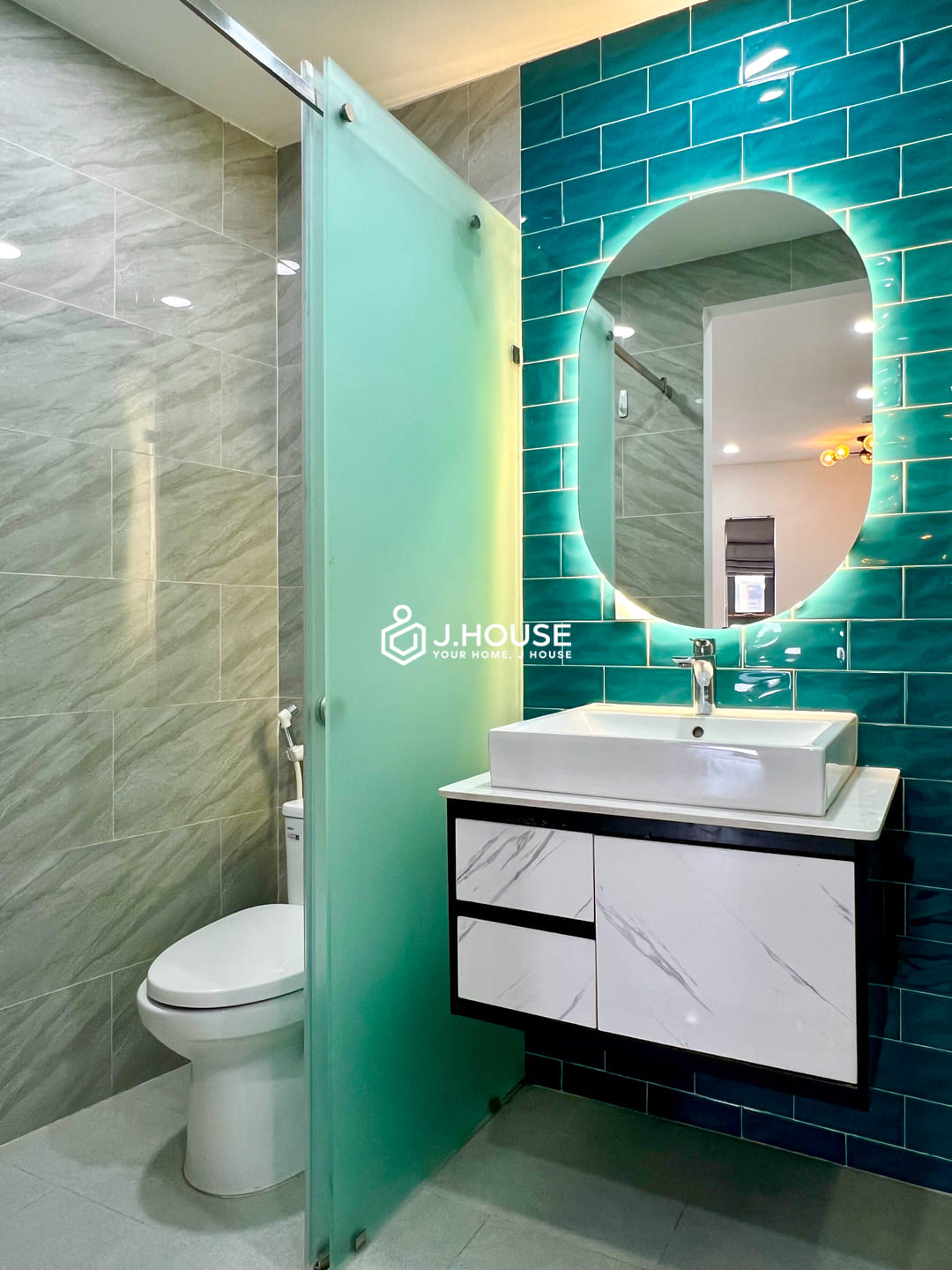 Fully furnished studio apartment for rent at VTS Residence, District 3, HCM-8