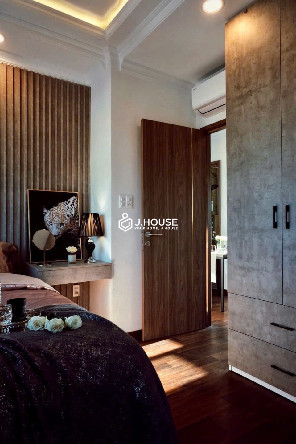 Modern Rooftop 2br apartment at Lux Residence, Tan Binh District-6