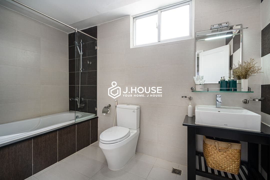 Modern and spacious studio apartment at International Plaza, District 1, HCMC
