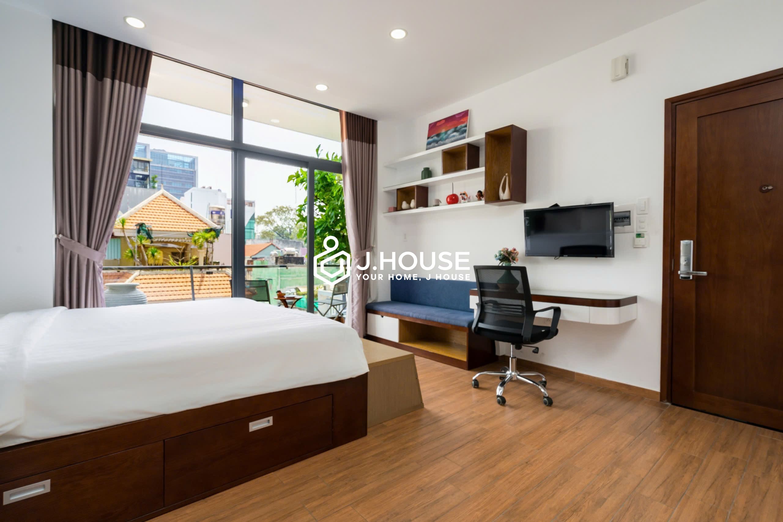 Modern apartment for rent with balcony at The Garden Building, District 3, HCM