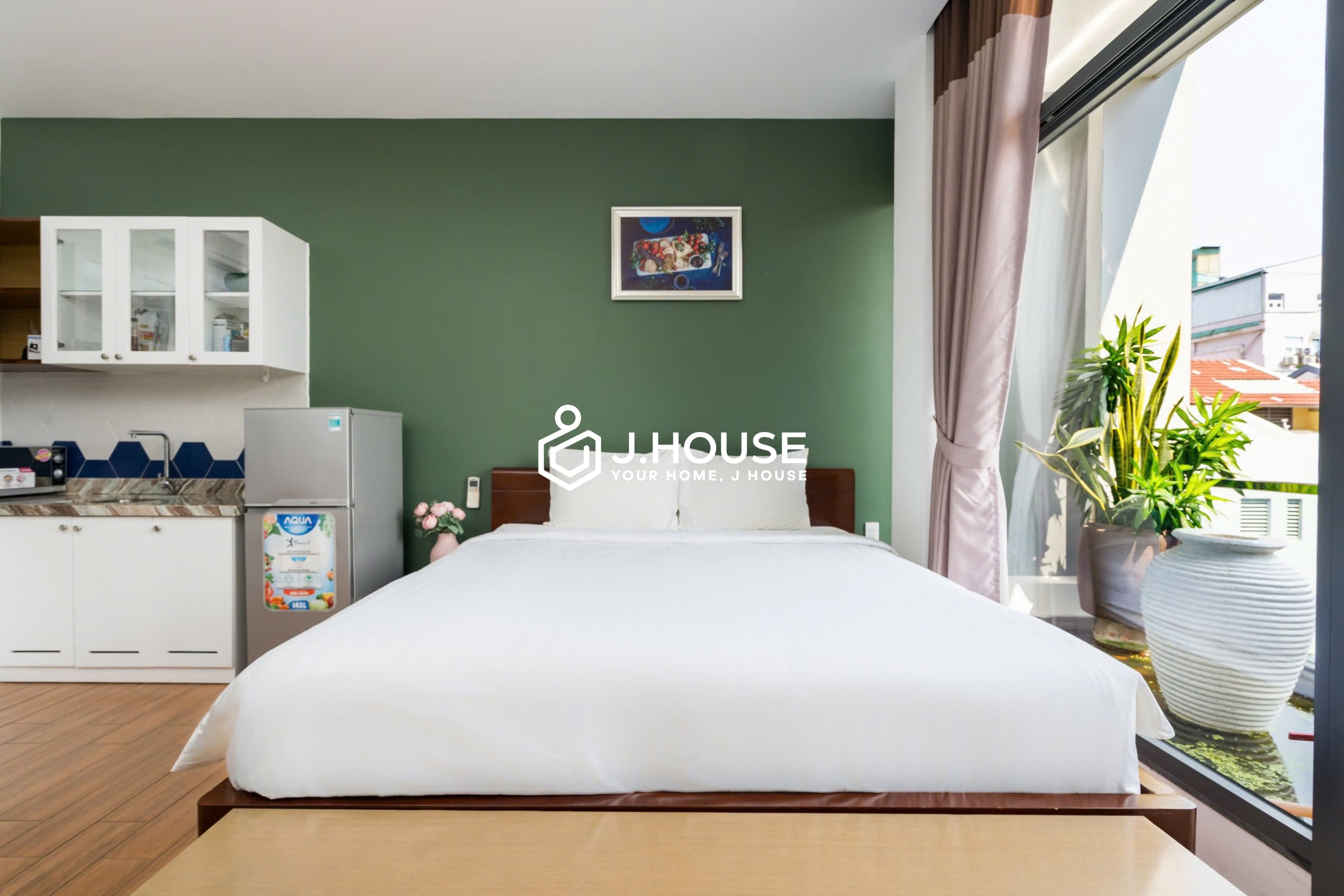 Modern apartment for rent with balcony at The Garden Building, District 3, HCM