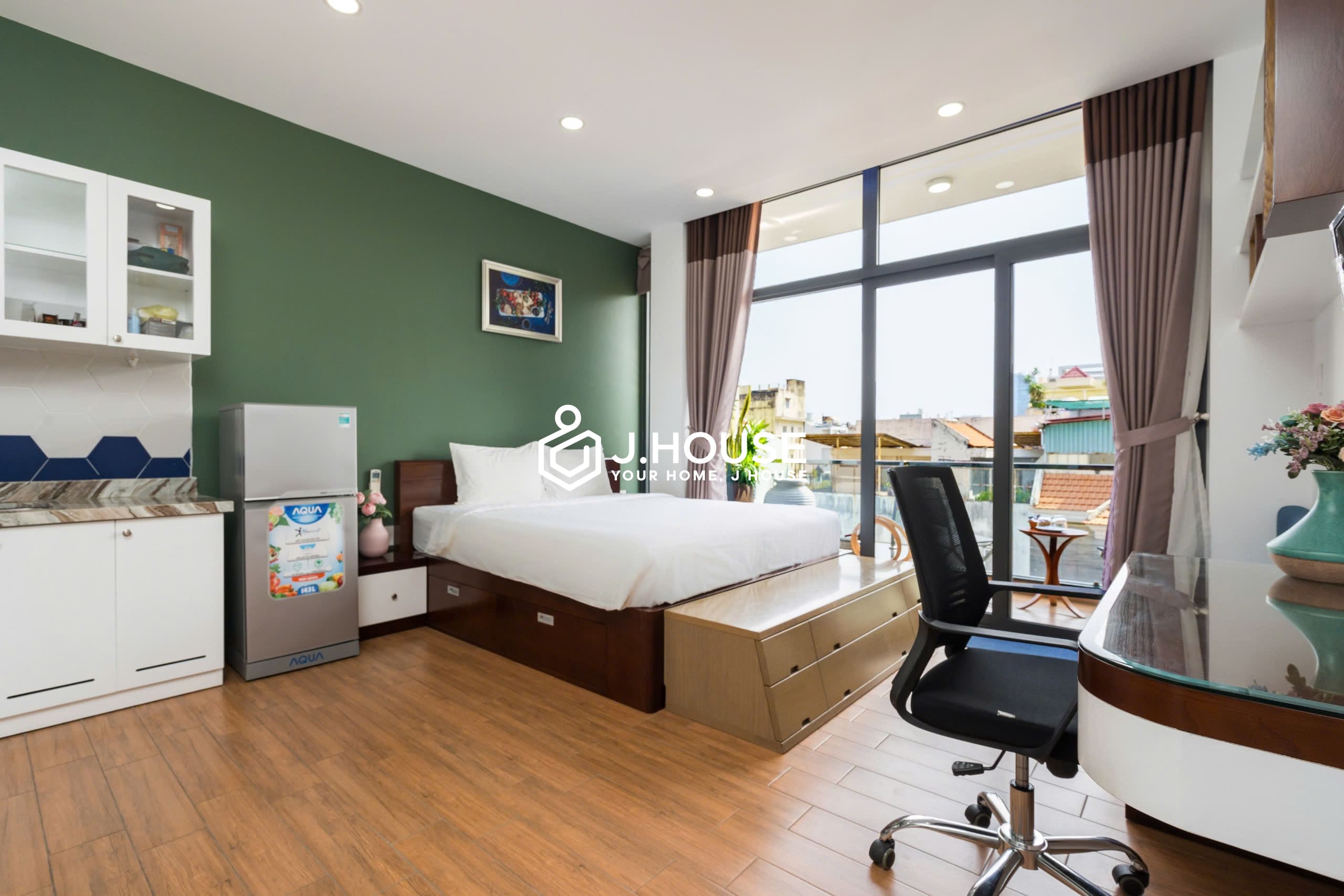 Modern apartment for rent with balcony at The Garden Building, District 3, HCM