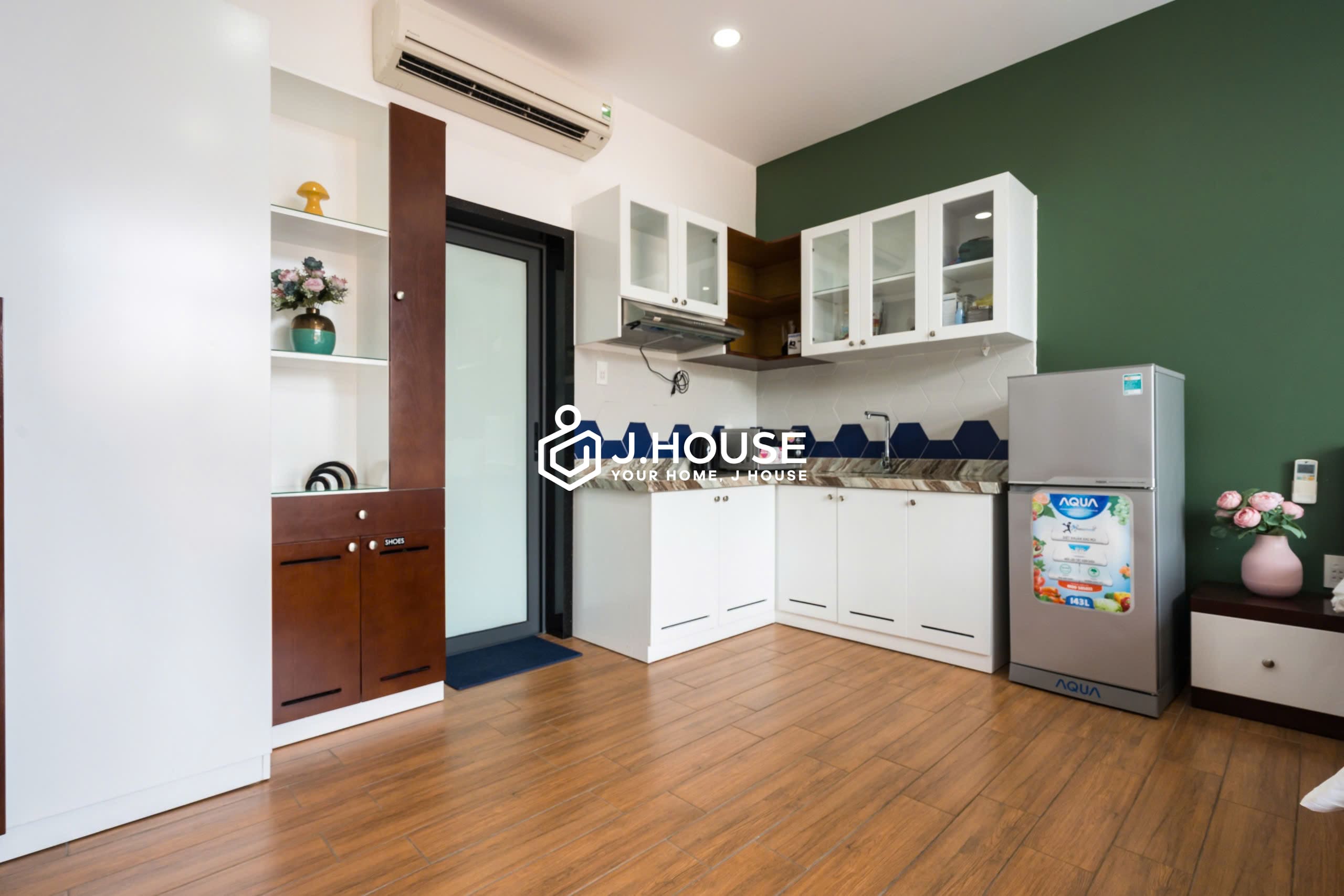 Modern apartment for rent with balcony at The Garden Building, District 3, HCM