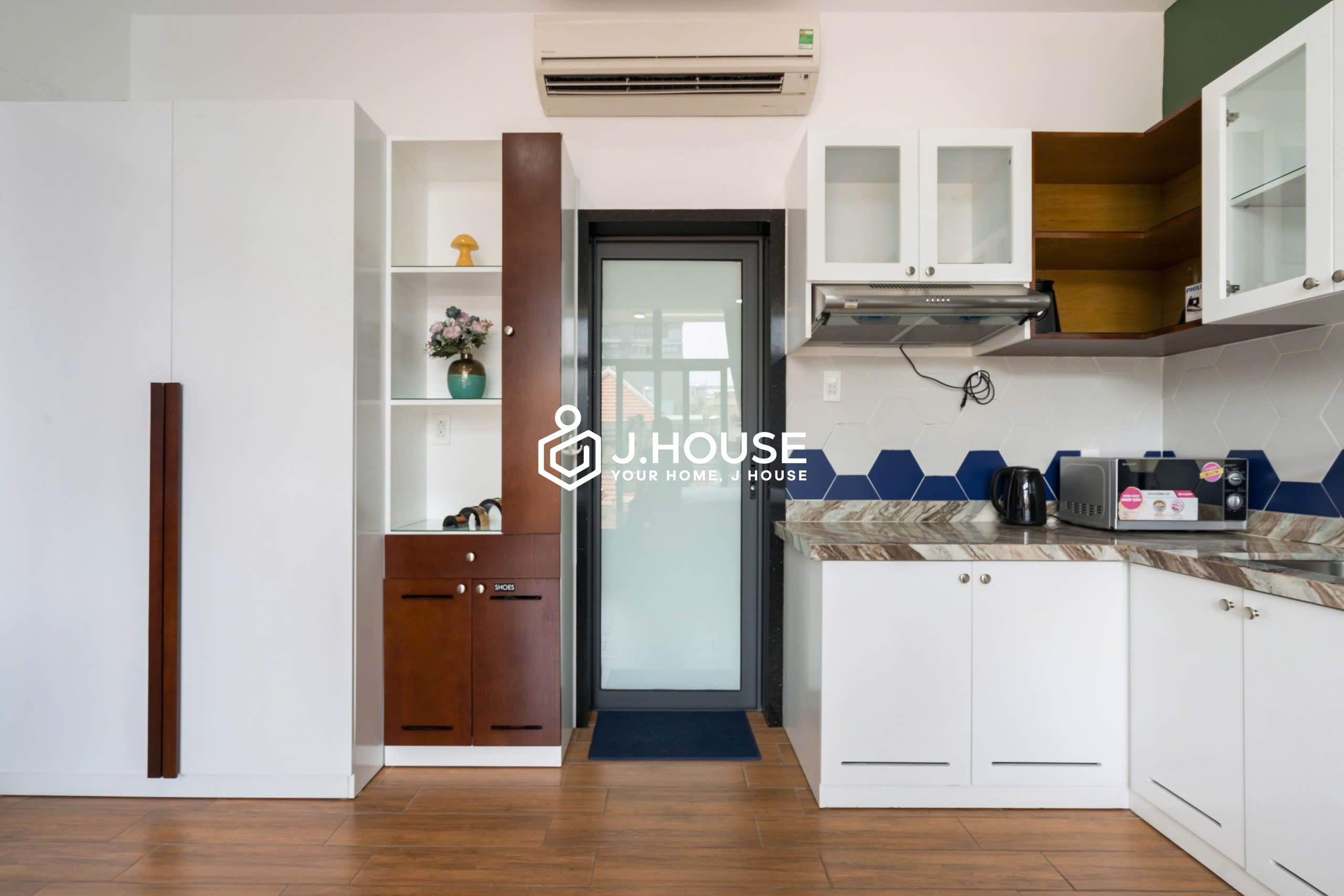 Modern apartment for rent with balcony at The Garden Building, District 3, HCM