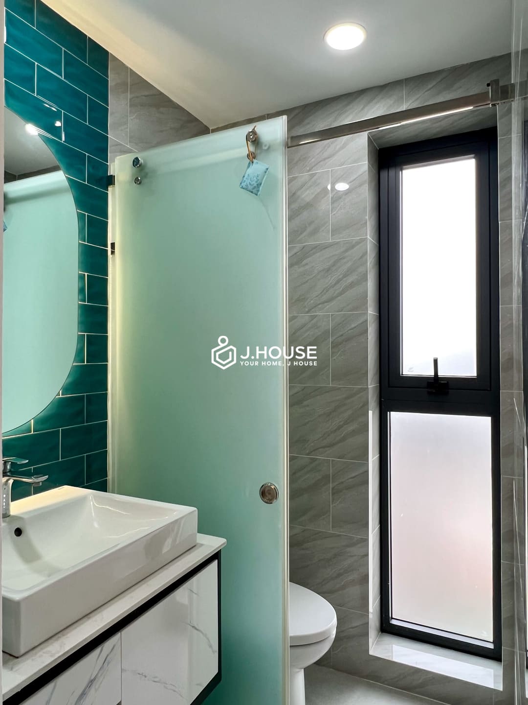 Modern studio apartment for rent at VTS Residence, District 3, HCM-7