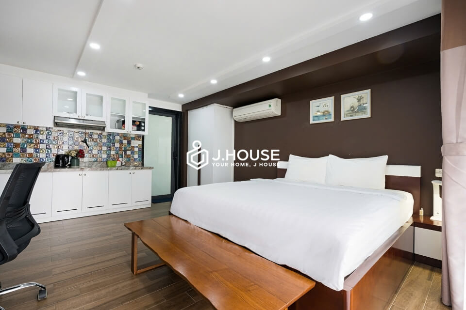 Studio apartment for rent with balcony at The Garden Building, District 3, HCM
