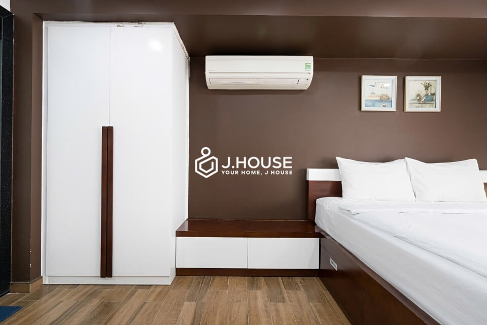 Studio apartment for rent with balcony at The Garden Building, District 3, HCM
