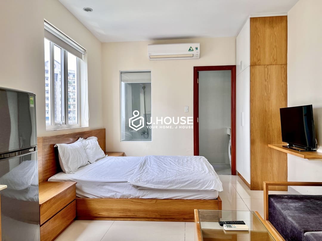 Cozy and fully furnished apartment for rent on Pham Viet Chanh Street, Binh Thanh District