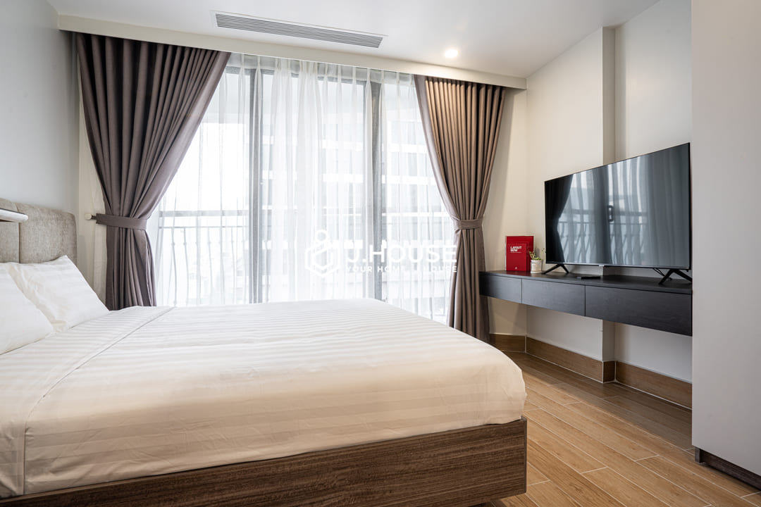 Modern 3-bedroom serviced apartment at SQ Thao Dien, District 2, HCMC-11